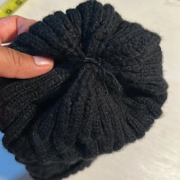 UGG Men's Black Knit Beanie Unisex - Picture 8 of 8